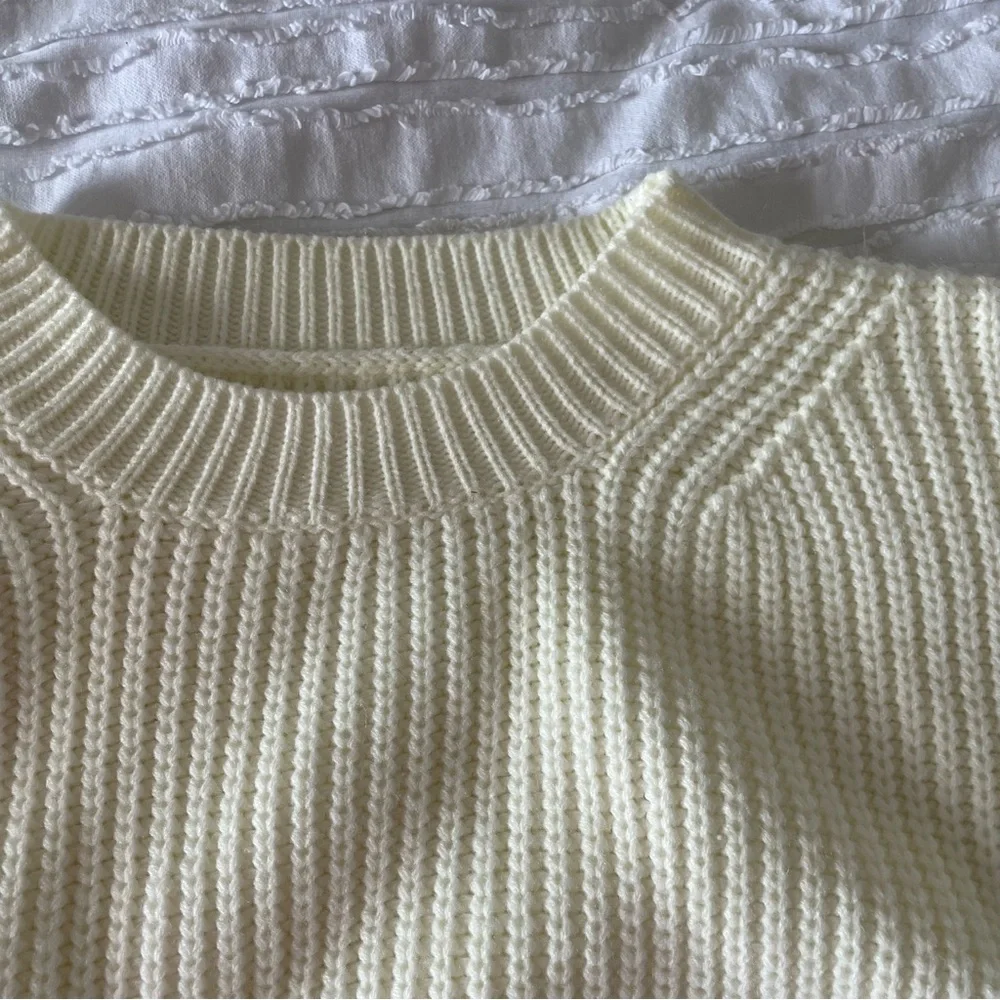 Shein Cropped White Knit Sweater - Picture 3 of 3